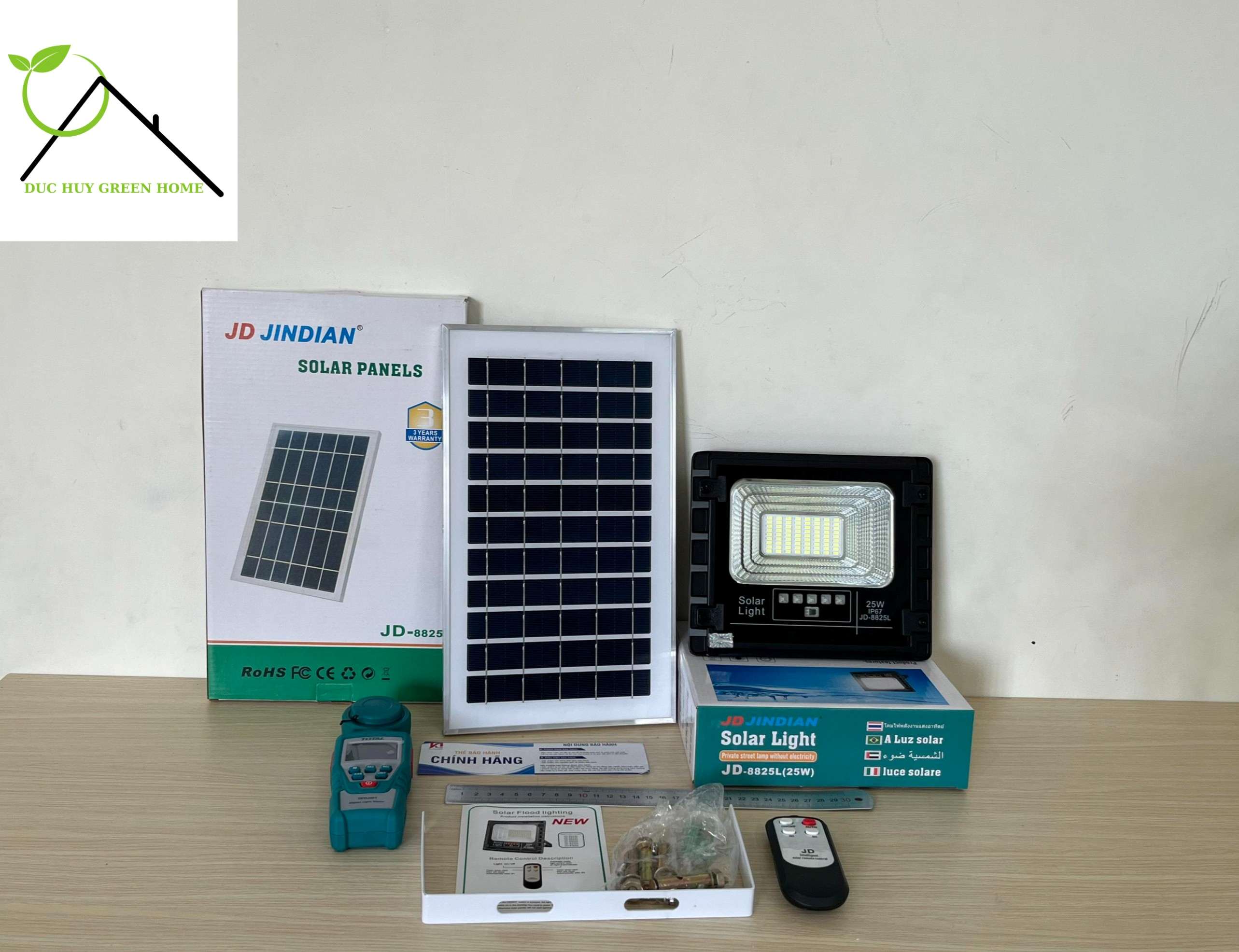 Đèn pha năng lượng mặt trời Jindian 8825L 25W